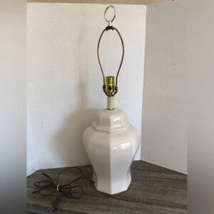 Vintage Ceramic Ginger Jar Shaped  Lamp